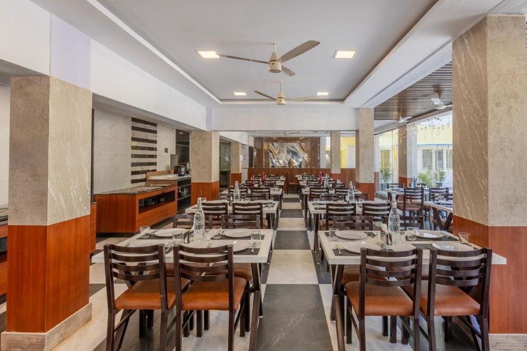 Treebo Premium Emerald Dove