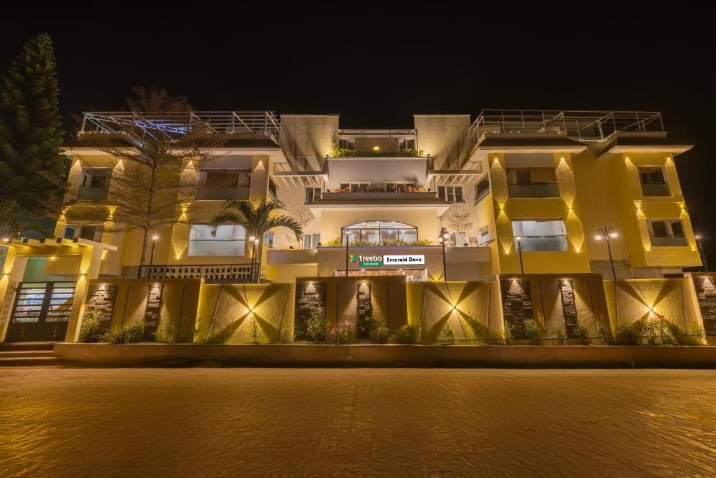 Treebo Premium Emerald Dove Room Yelagiri